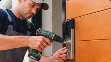 Instalacao de fechadura digital em porta pivotante